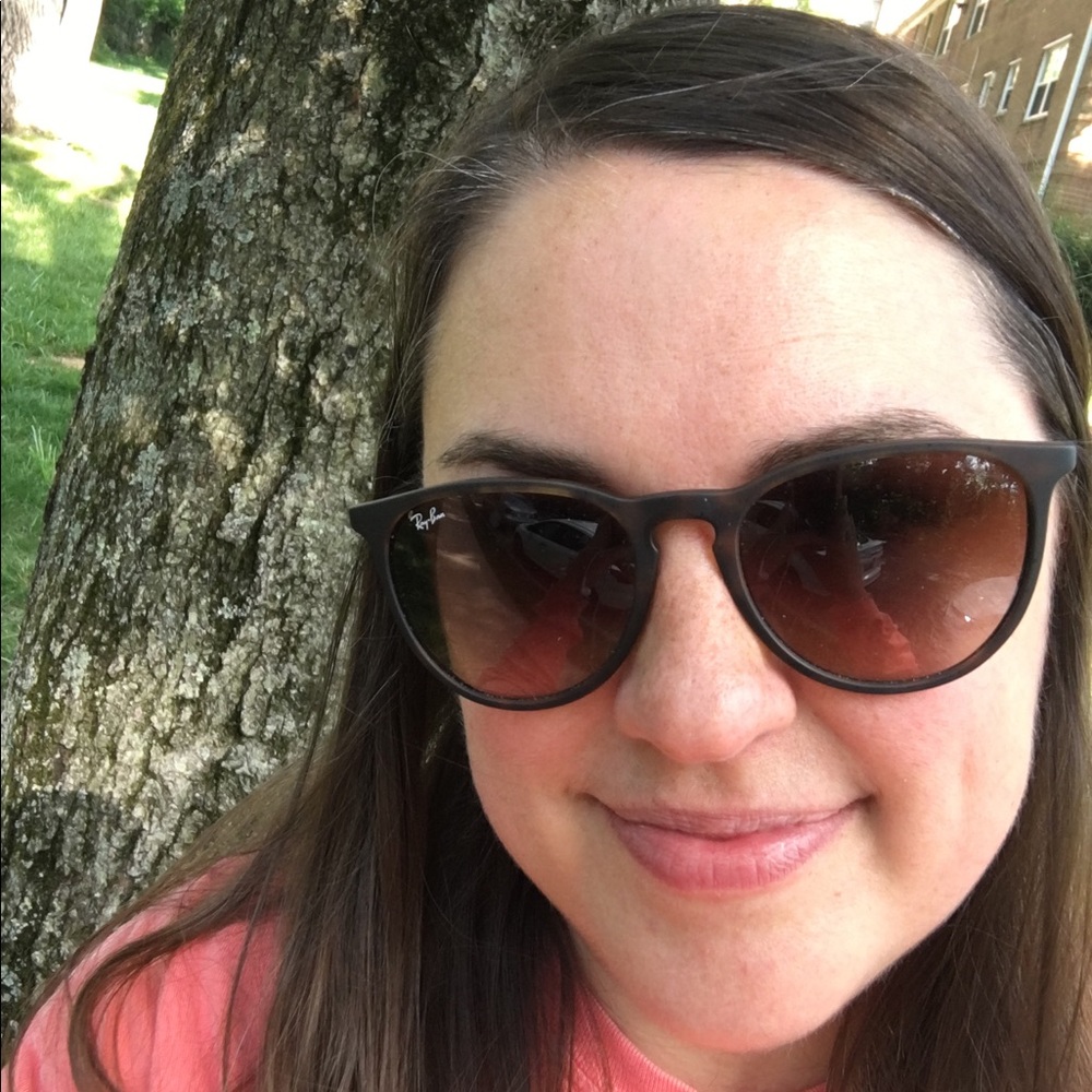 Meet your Posher, Rena